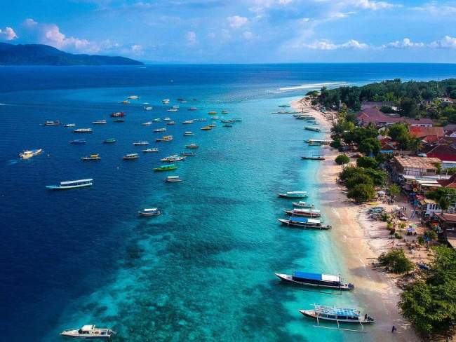 Gili Air coral reef, tropical island